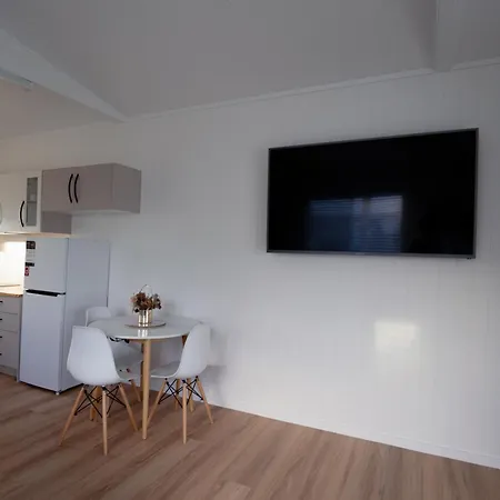 Studio Flat With Kitchen Mountain Creek Exterior photo