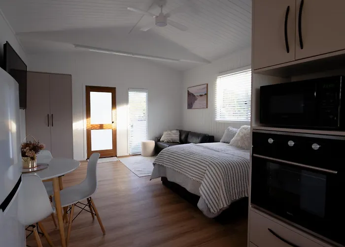 Studio Flat With Kitchen