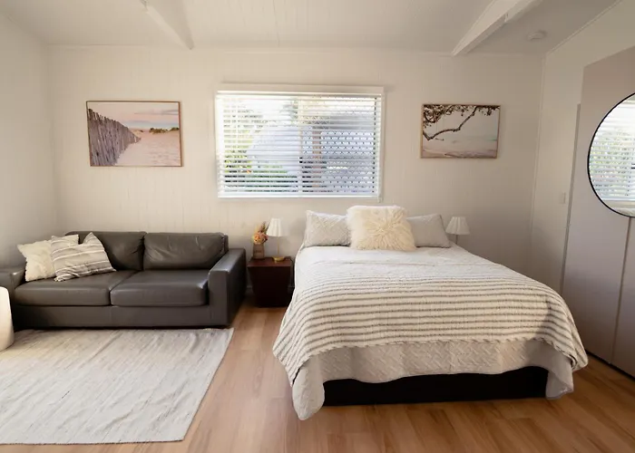 Studio Flat With Kitchen