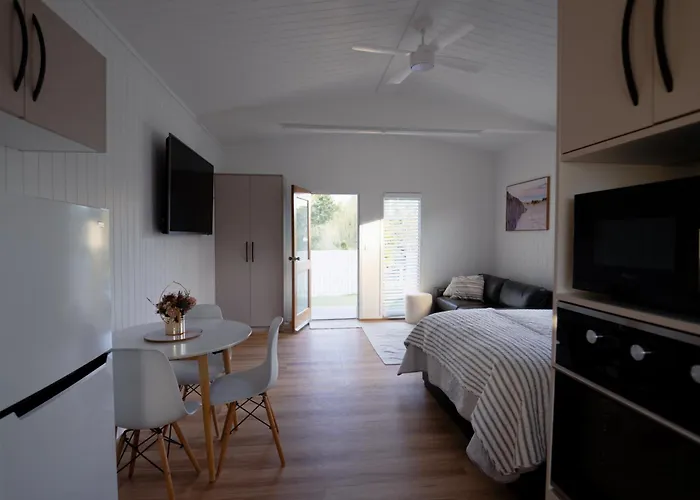 Studio Flat With Kitchen