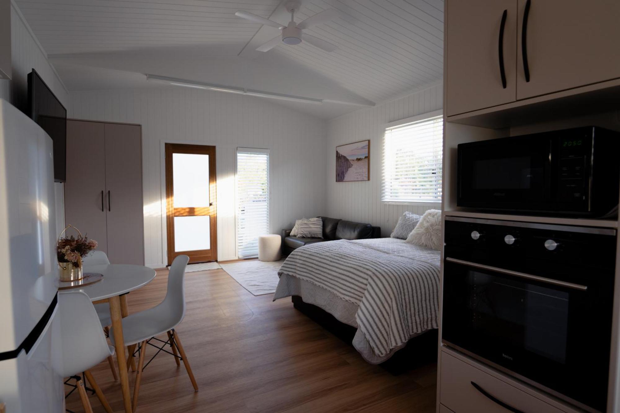 Flat With Kitchen Apartment *